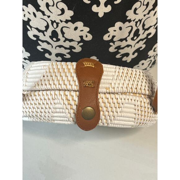 Round Wicker Star Bag with Floral Interior - Picture 3 of 11